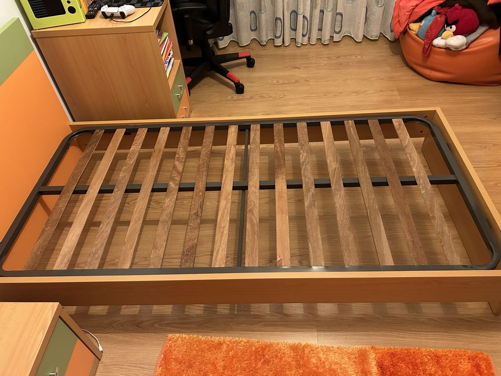 Vendo cama de crianca e cama de casal