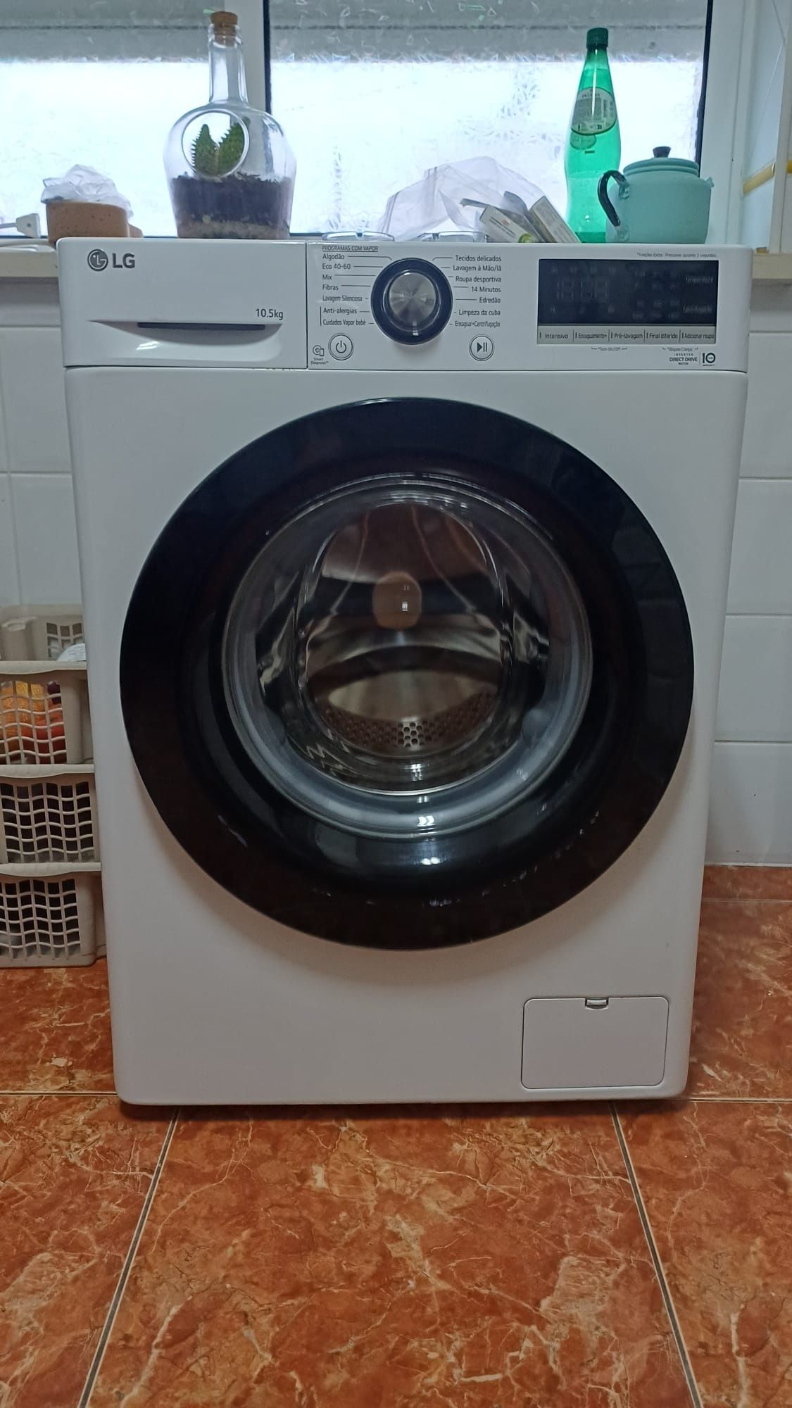 Lavadora de ropa LG de 10.5 KG.