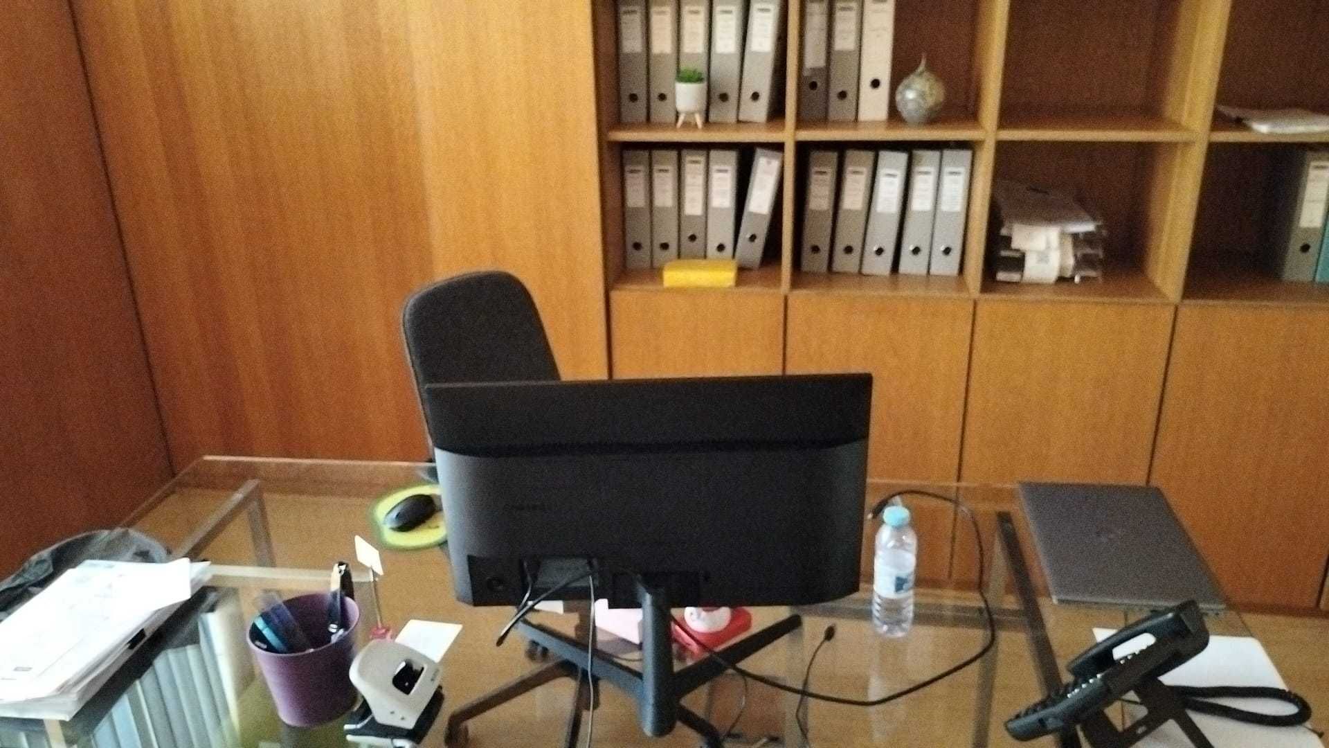 Mesa rectangular em vidro e aço