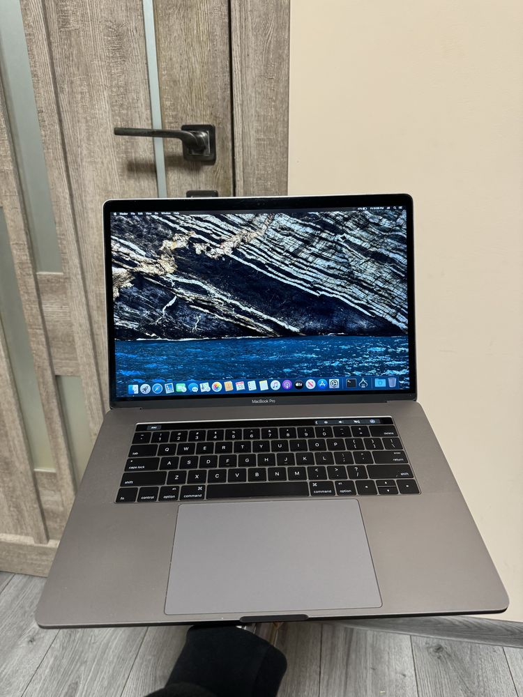 Macbook pro 15 2016 i7 2.7ghz 16/512gb amd pro 460 4gb