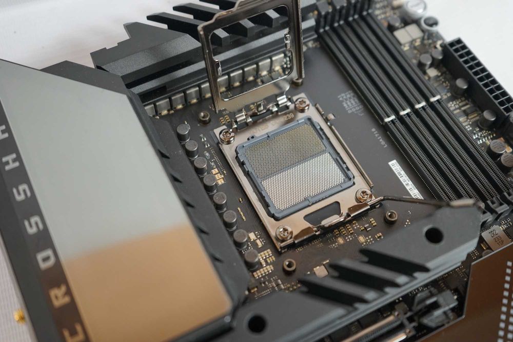 Материнська плата ASUS ROG CROSSHAIR X670E HERO WiFi 6E AM5 Ryzen5/7/9