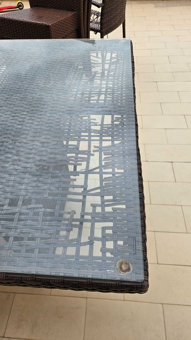 Mesa e cadeiras jardim em Ratan