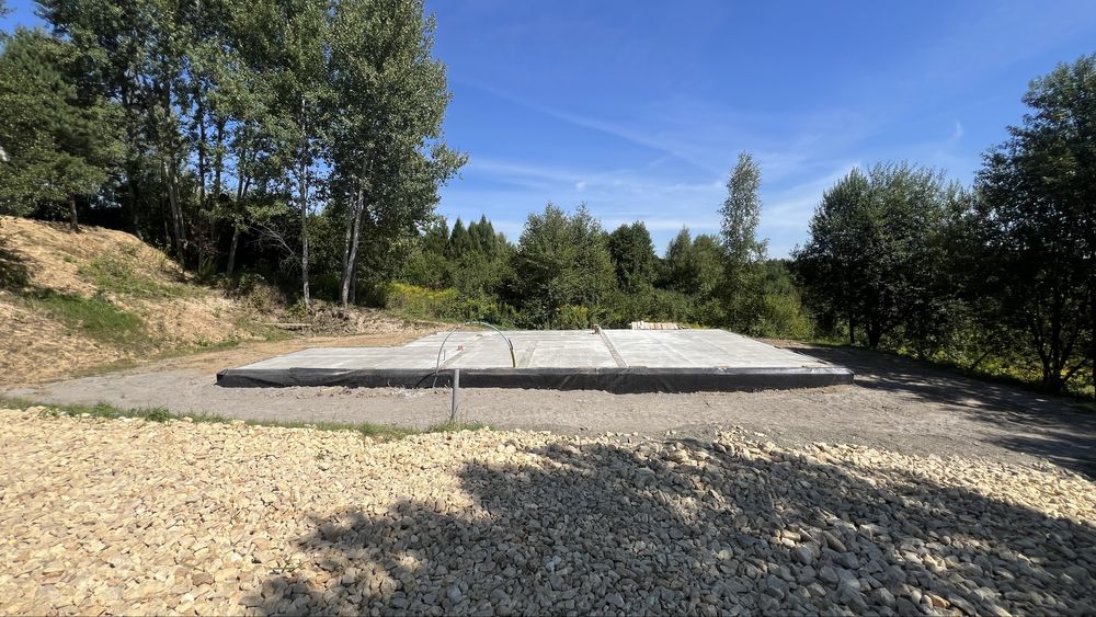 Działkę z rozpoczętą budową sprzedam