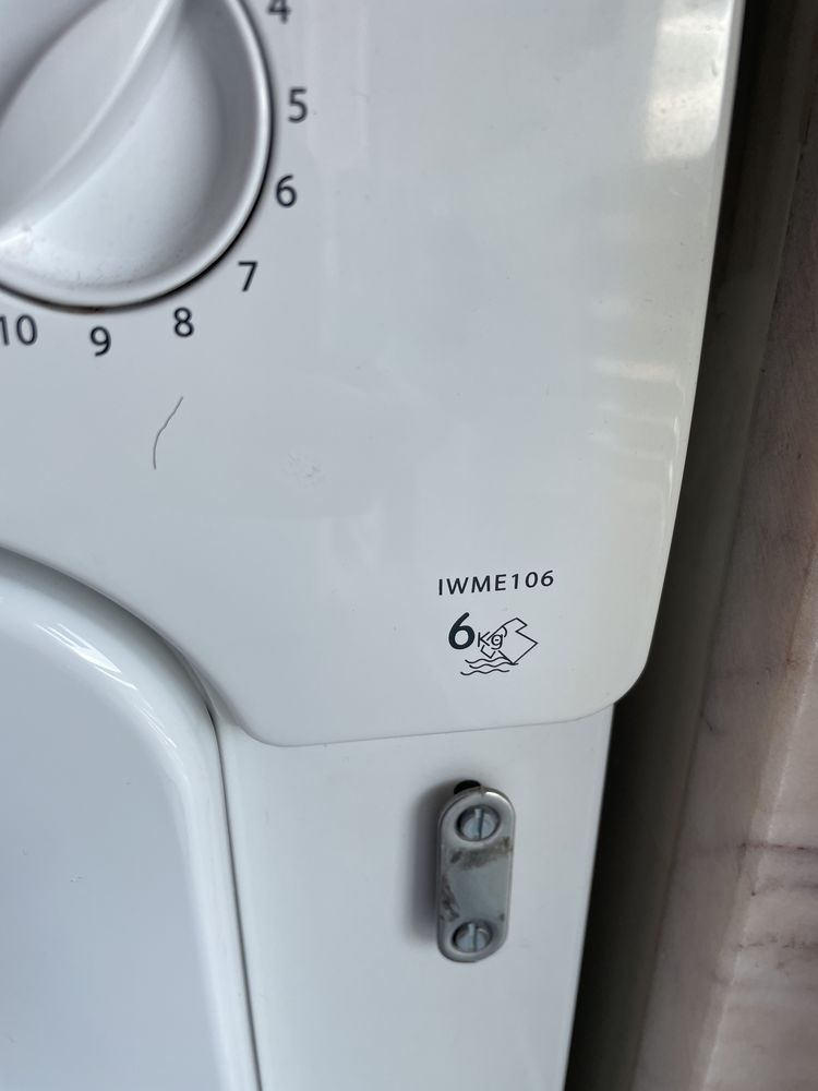 Máquina de lavar roupa de encastre Indesit