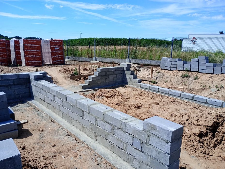 Budowa domów, budynków gospodarczych.