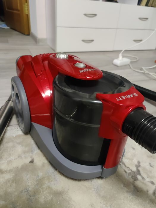 Продам пилосос Scarlett ,колбовий в  хорошому стані