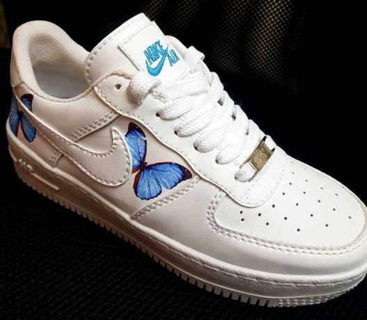 Nike air force branco com borboletas azuis
