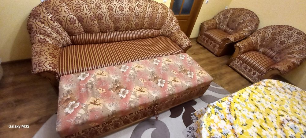 Диван розкладний двоспальний+2 крісла