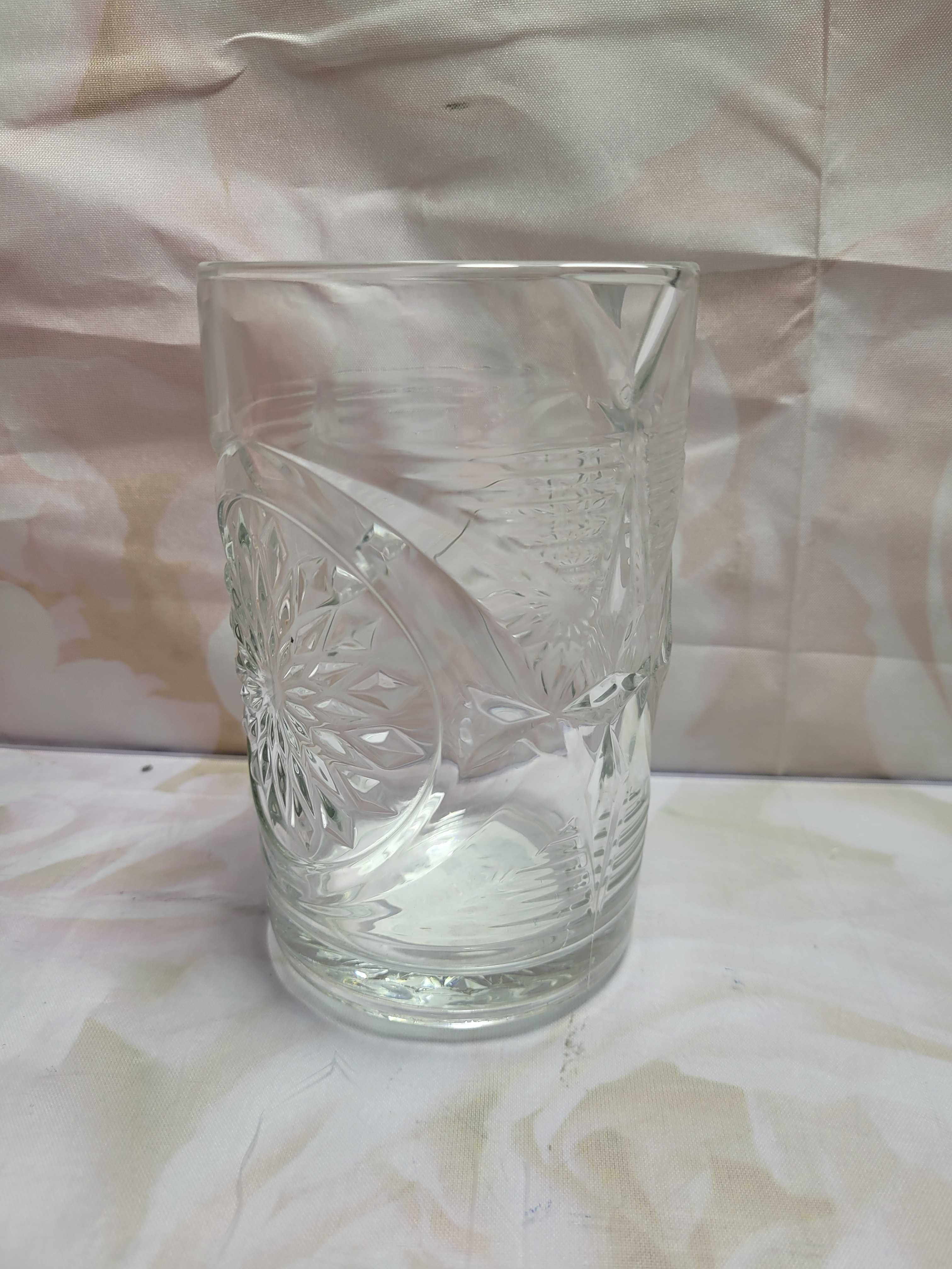 Karafka 0,7 L tłoczone szkło