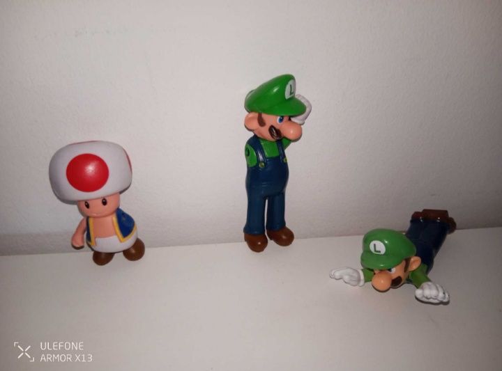 Brinquedos: 4 figuras Super Mario (apenas em conjunto)