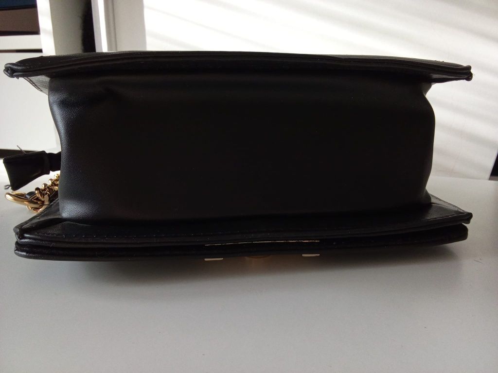 Perfect vintage  retro leather cross body bag Chanel great condition