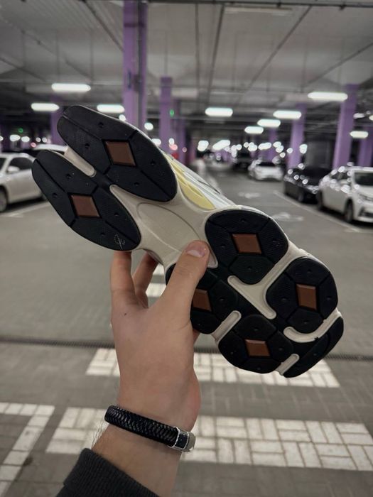 зимові кросівки new balance 9060 waterproof