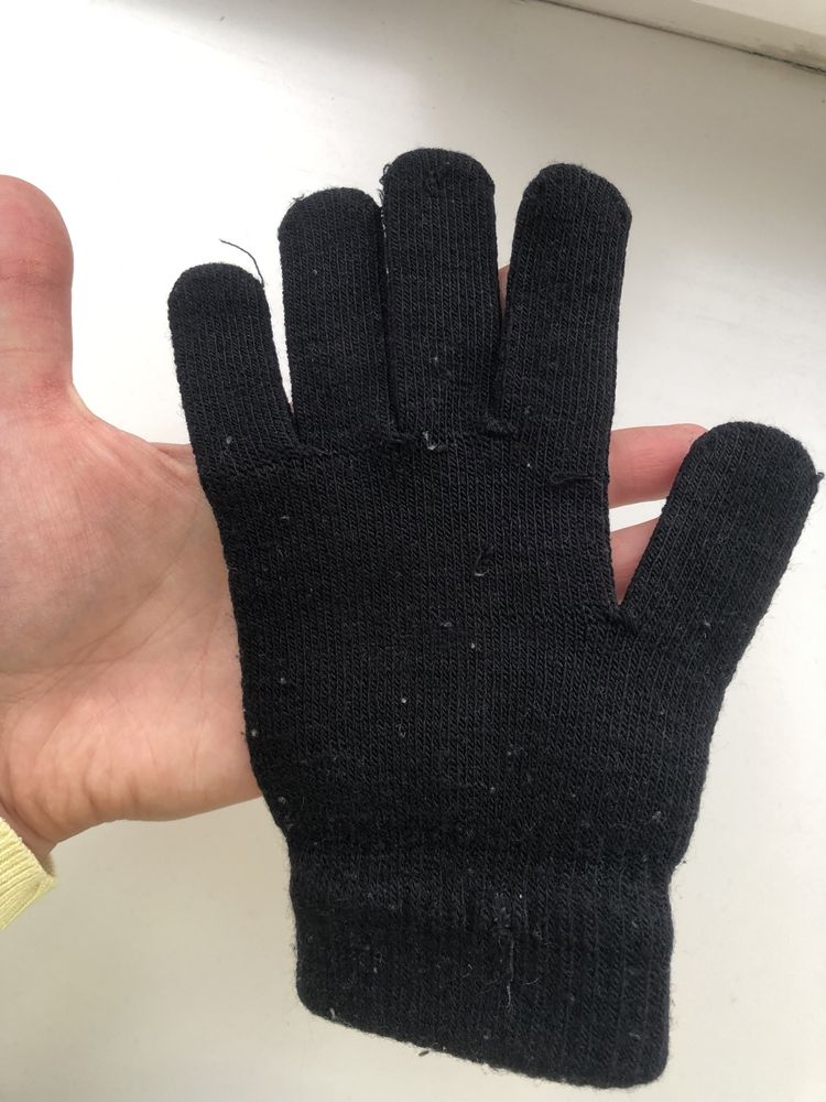 Чорна рукавиця