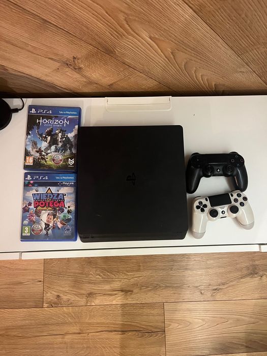 Konsola ps4 slim 1tb z jednym padem i dwoma grami