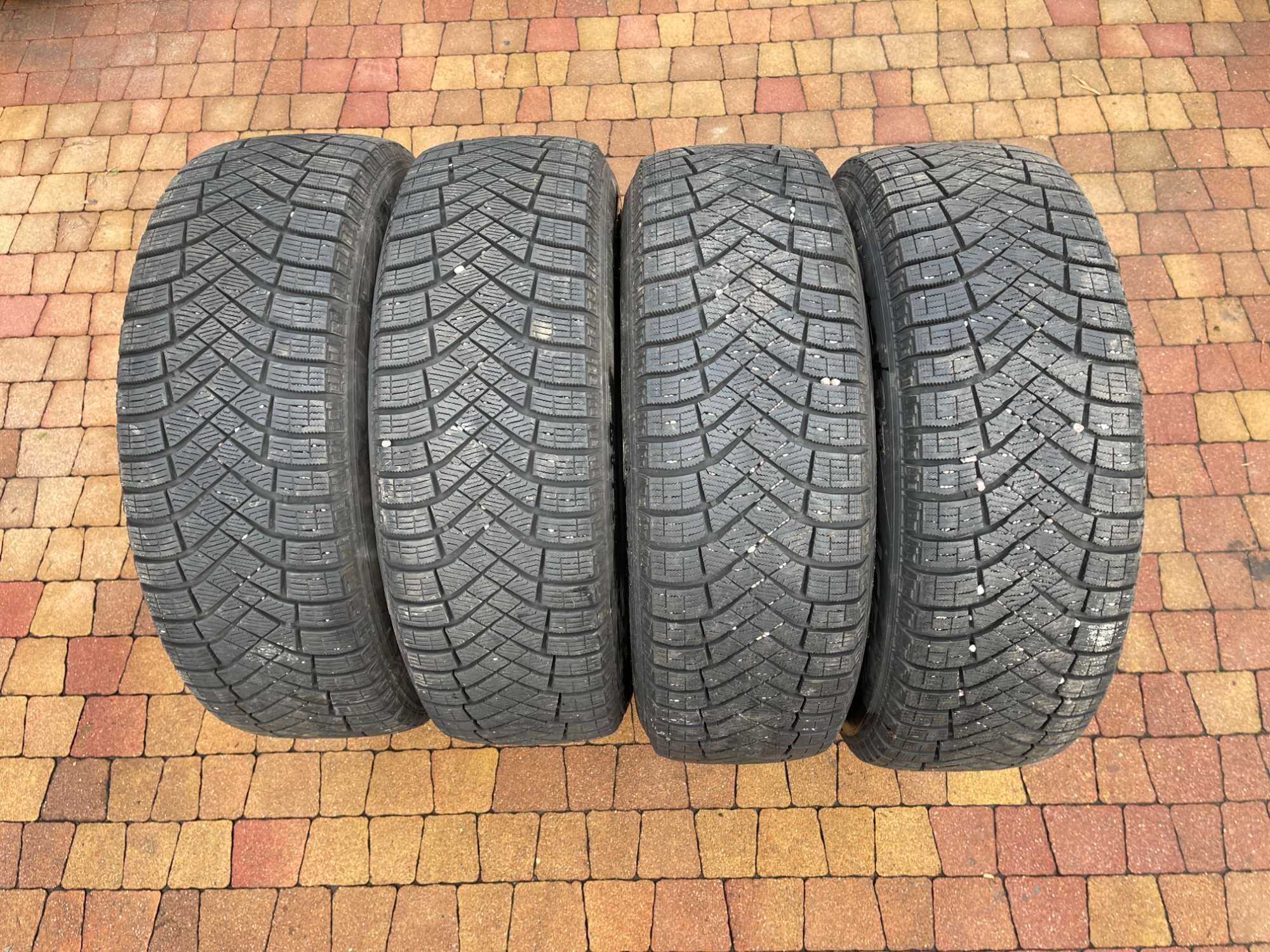 3736. Koła zimowe Ford Kuga III Escape 5x108 225/60/18 Pirelli 8mm