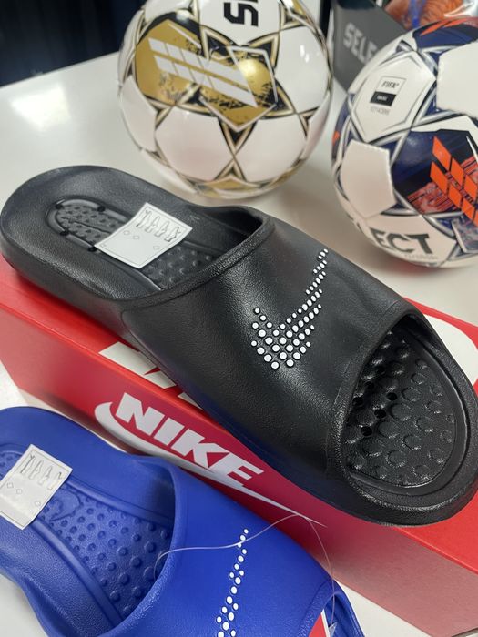 Шльопанці тапочки Nike Victori One CZ5478-001