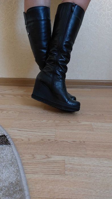 Продам зимние сапоги кожанные