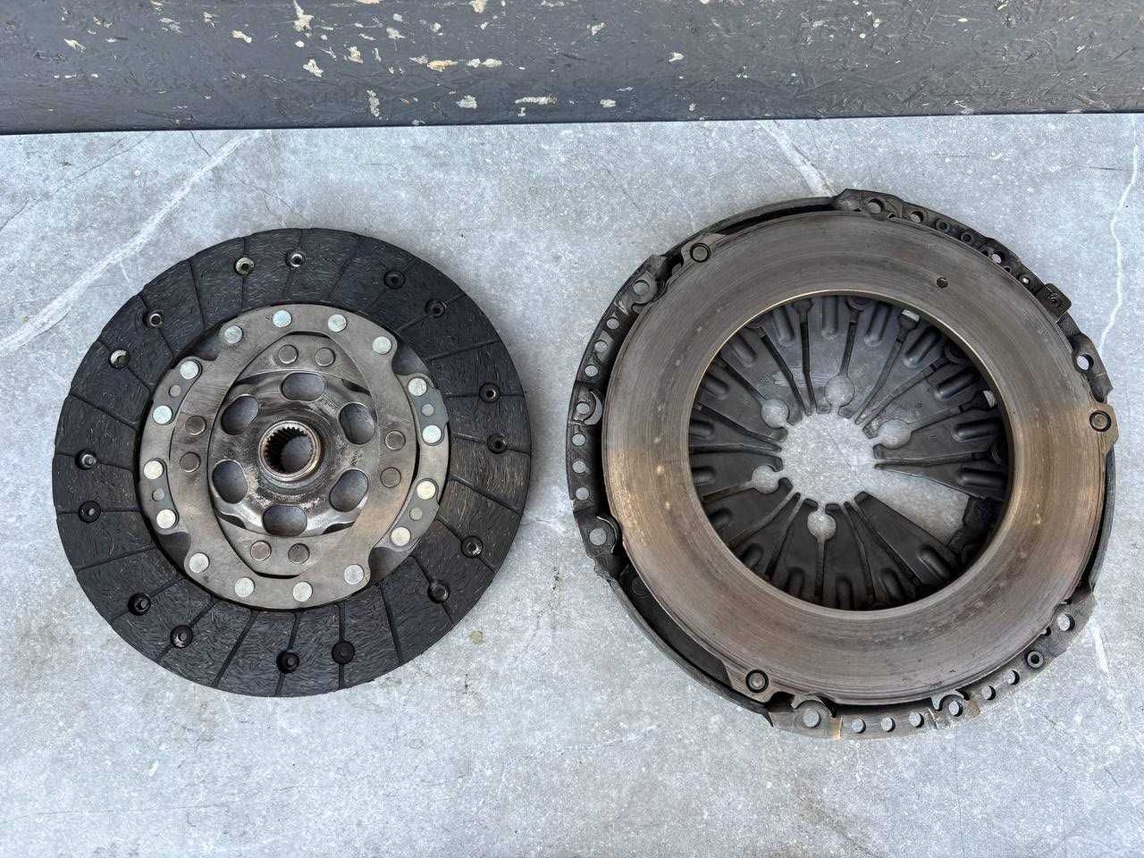 Комплект зчеплення Демпфер VW Passat B6 Golf 5 Skoda Octavia A5