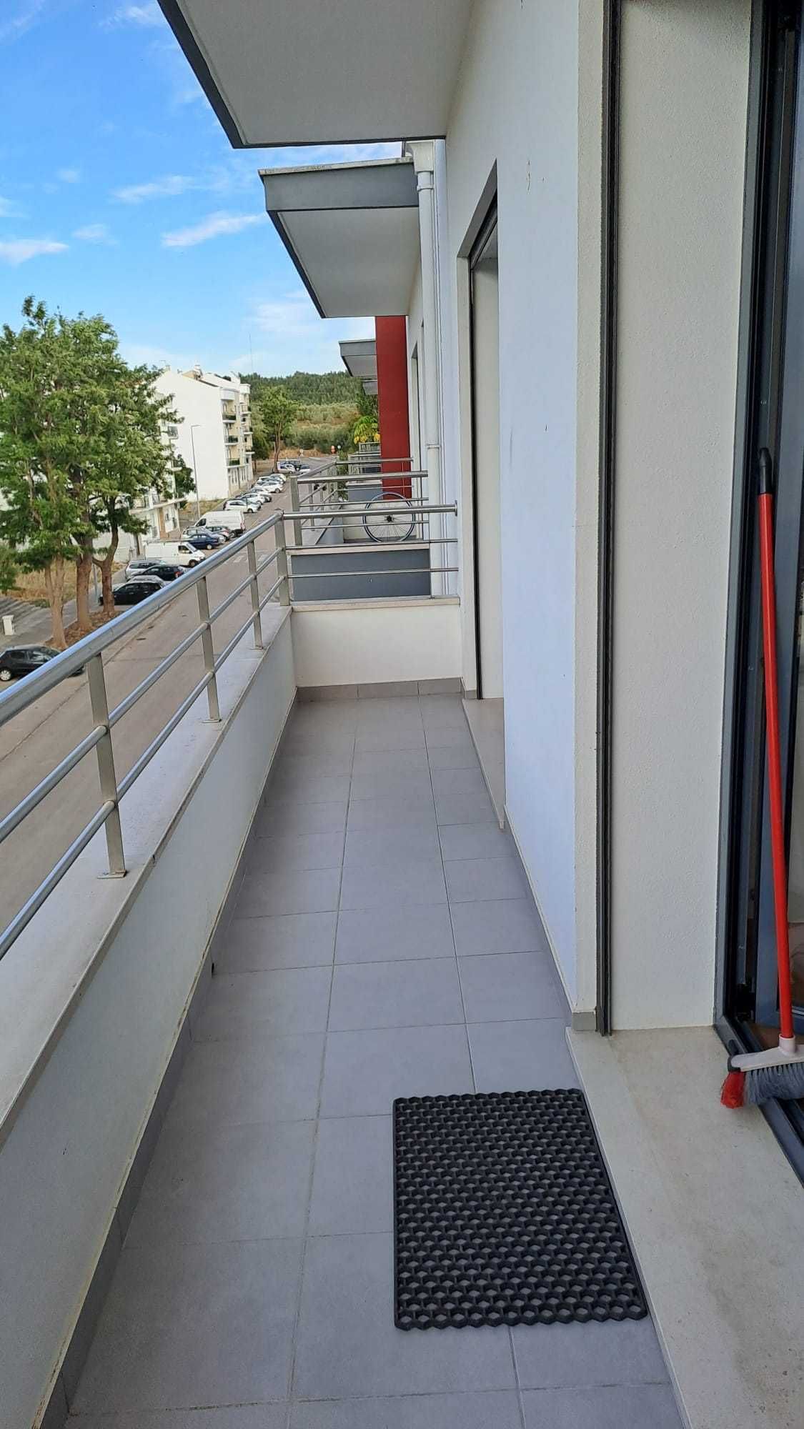 Apartamento T3 Estado Novo
