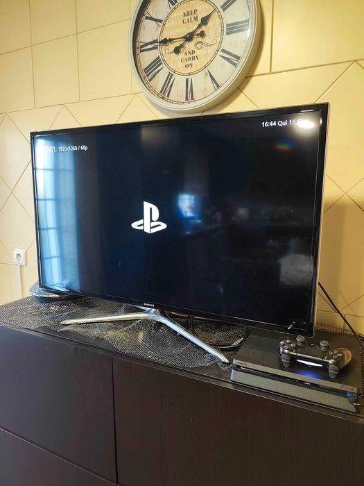 PlayStation 4 + comando