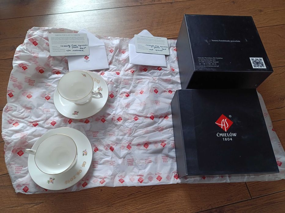 Ćmielów filiżanki podstawki grawer