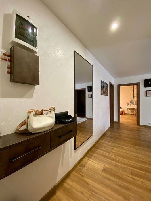 Продам 5 ком. с АО 5 мкрн.