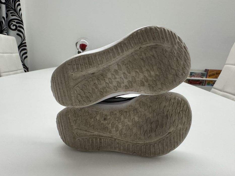 Buty Nike Downshifter 12 dziecięce rozmiar 25