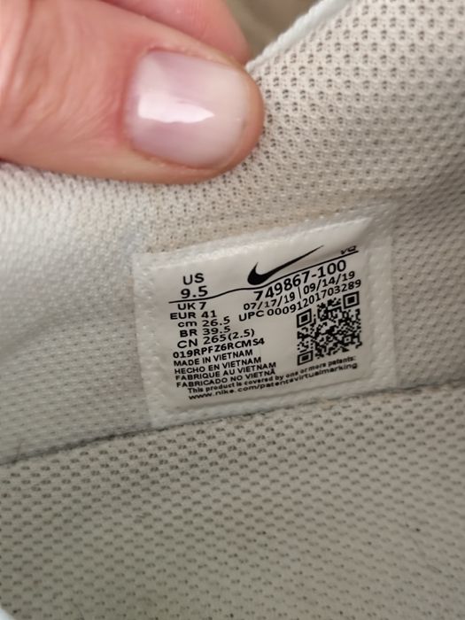 Білі кеди фірми Nike, шкірзамінник якісний