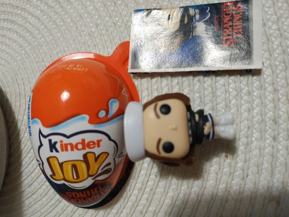 Figurka Stranger Things Kinder joy Steve i Robin