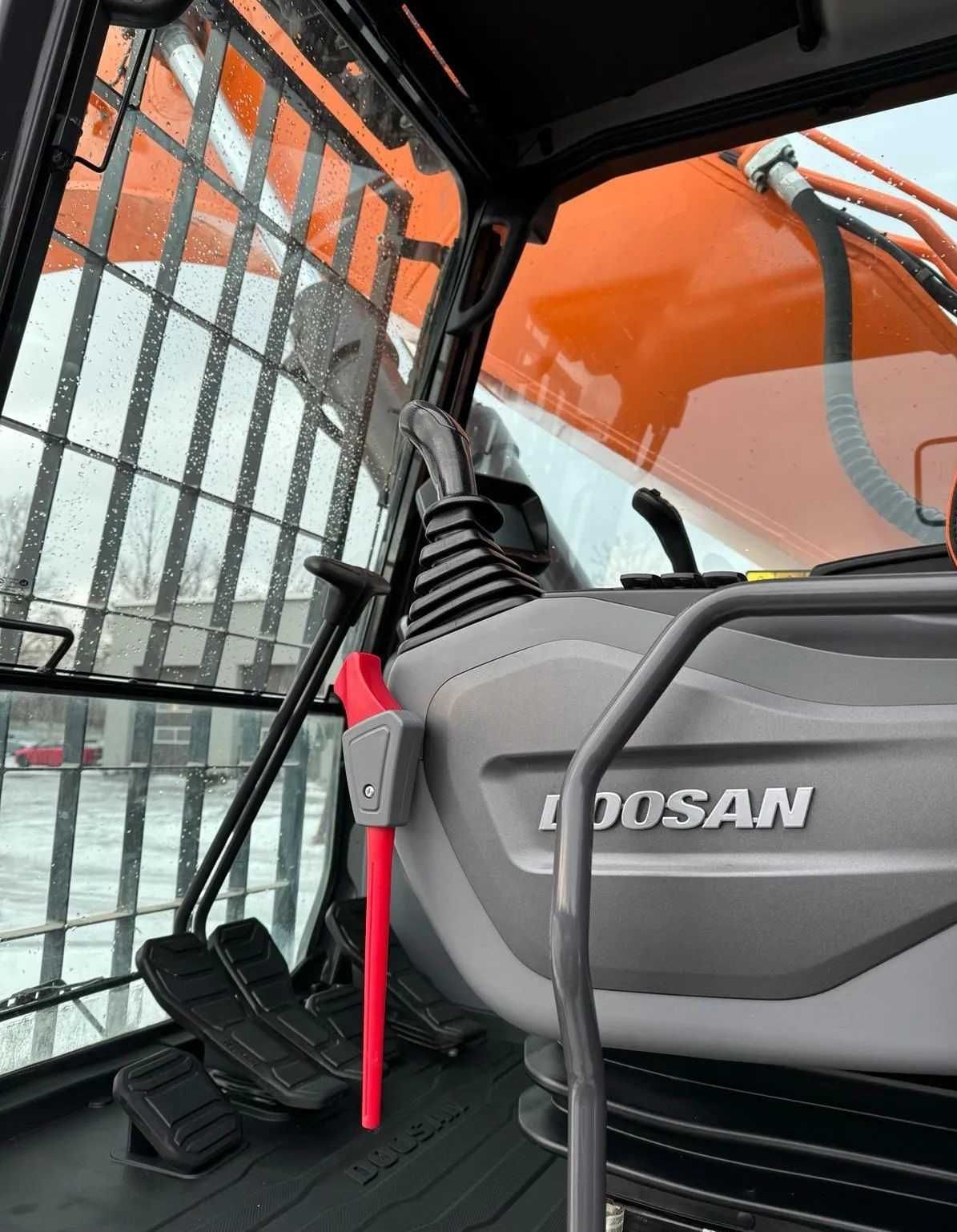 Гусеничний екскаватор Doosan DX350 LC-7 з гідромолотом і ножицями 2022