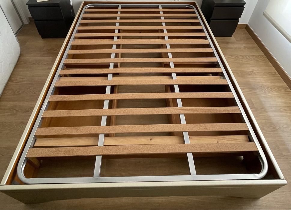 Sommier em madeira maciça