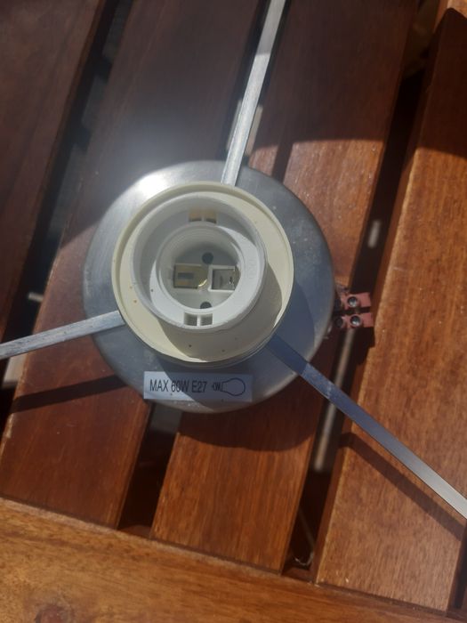 Candeeiro teto em bom estado