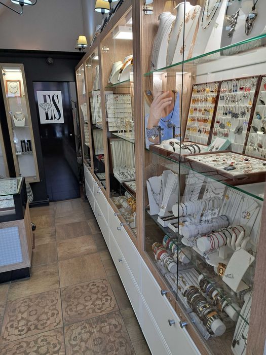 Gabloty jubilerskie z oświetleniem