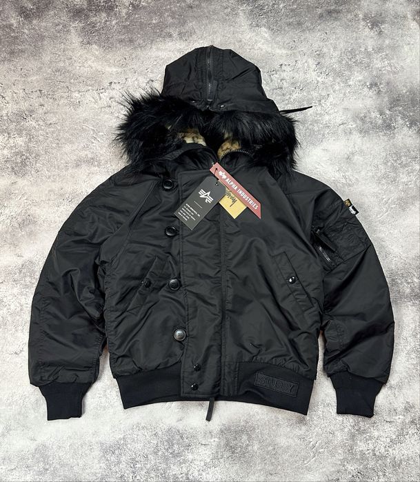 Курточка пуховик бомер alpha indusrties x stussy куртка
