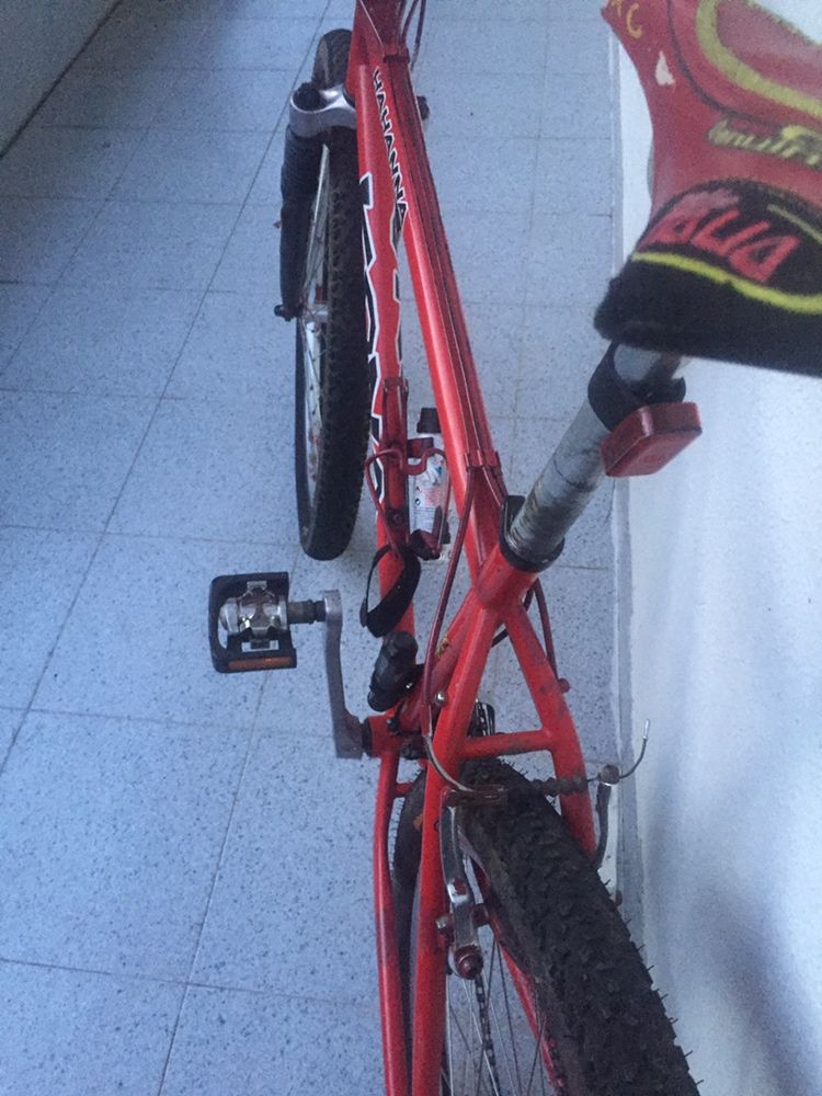 Bibicleta Kona em cromoly com suspensão