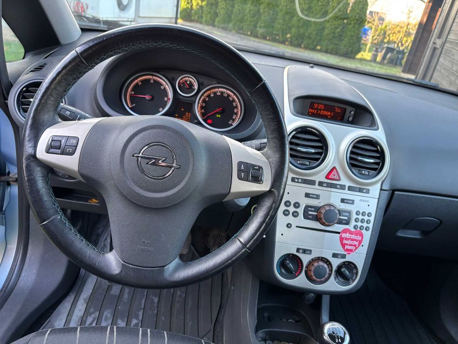 Sprzedam bardzo ładnego OPELA CORSE D 1,3 CDTI  zarejestrowana