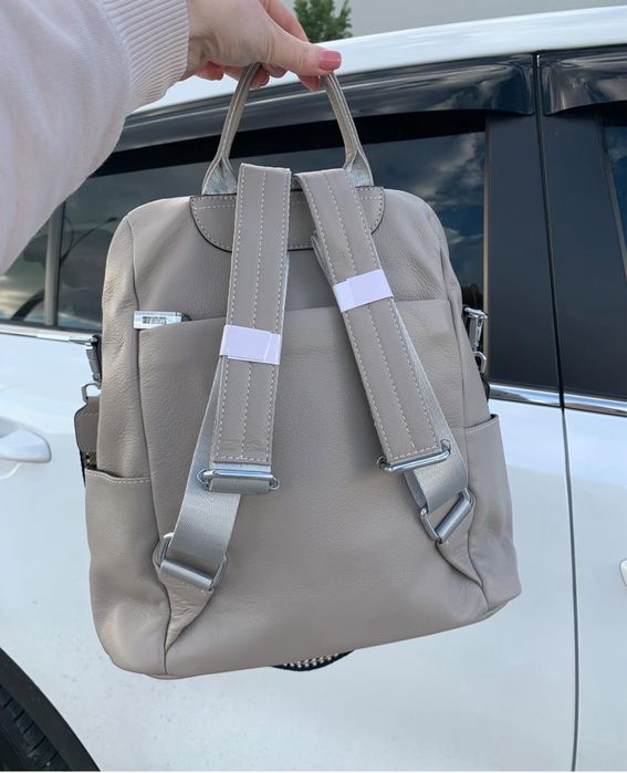 Жіночий шкіряний рюкзак в кольорах