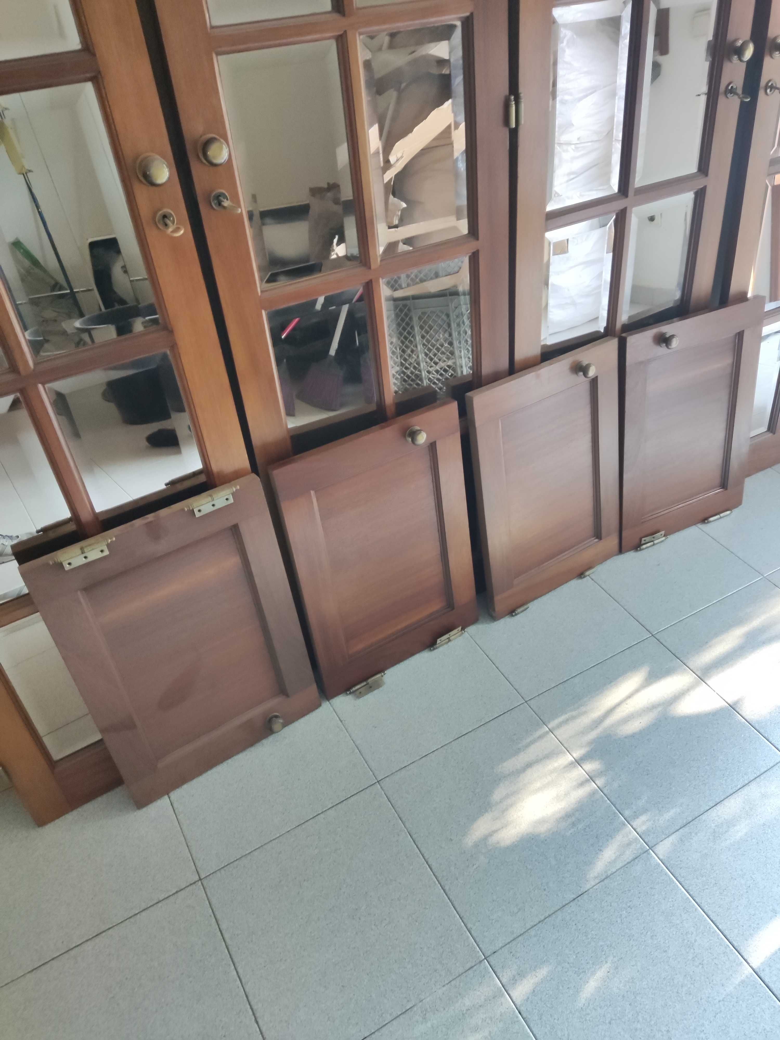 Estrutura + Portas de Armário de Quarto