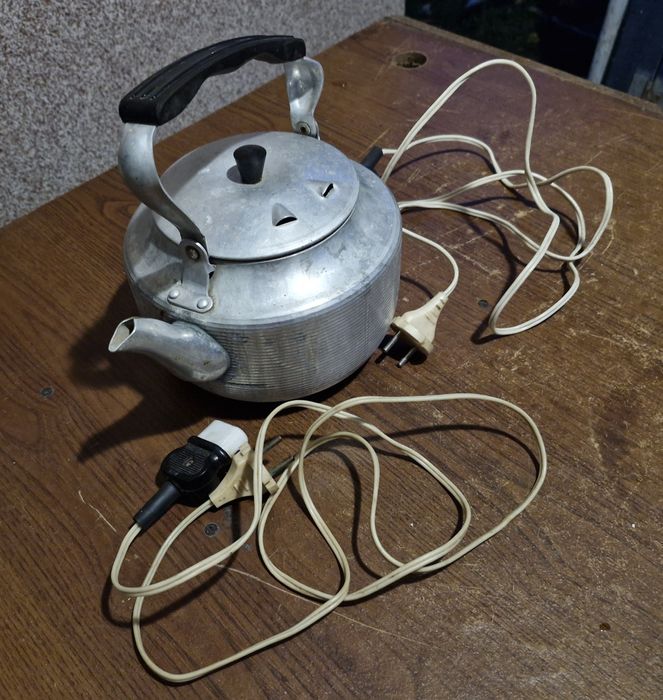 Чайник електричний,алюмінієвий,робочий,1984 р.в. 1 кВт потужності.