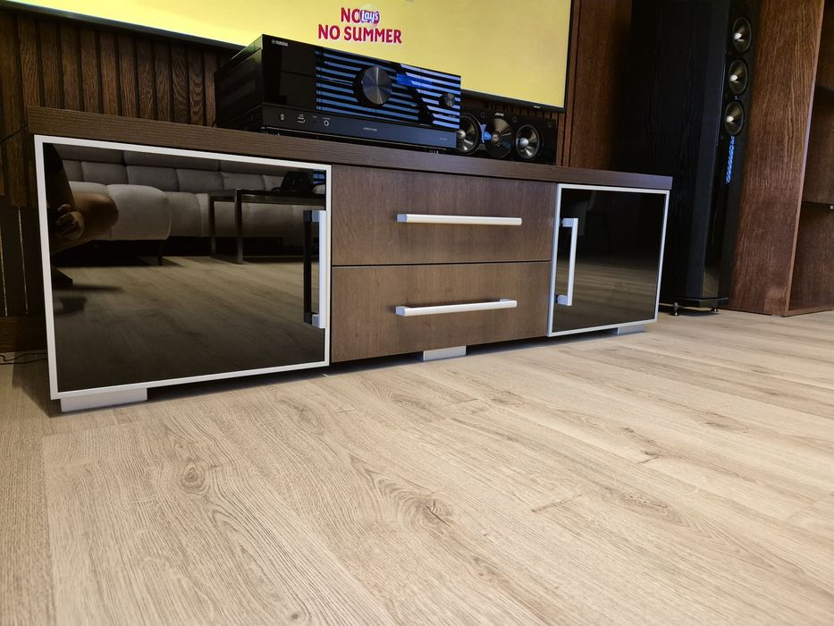 Szafka rtv orzech + czarne szyby