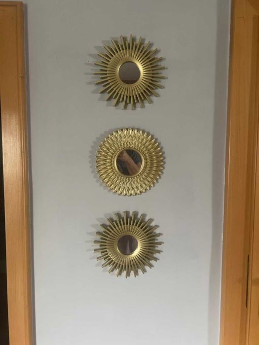 Dekoracja zestaw 3 luster w złotych ramkach do domu na ścianę