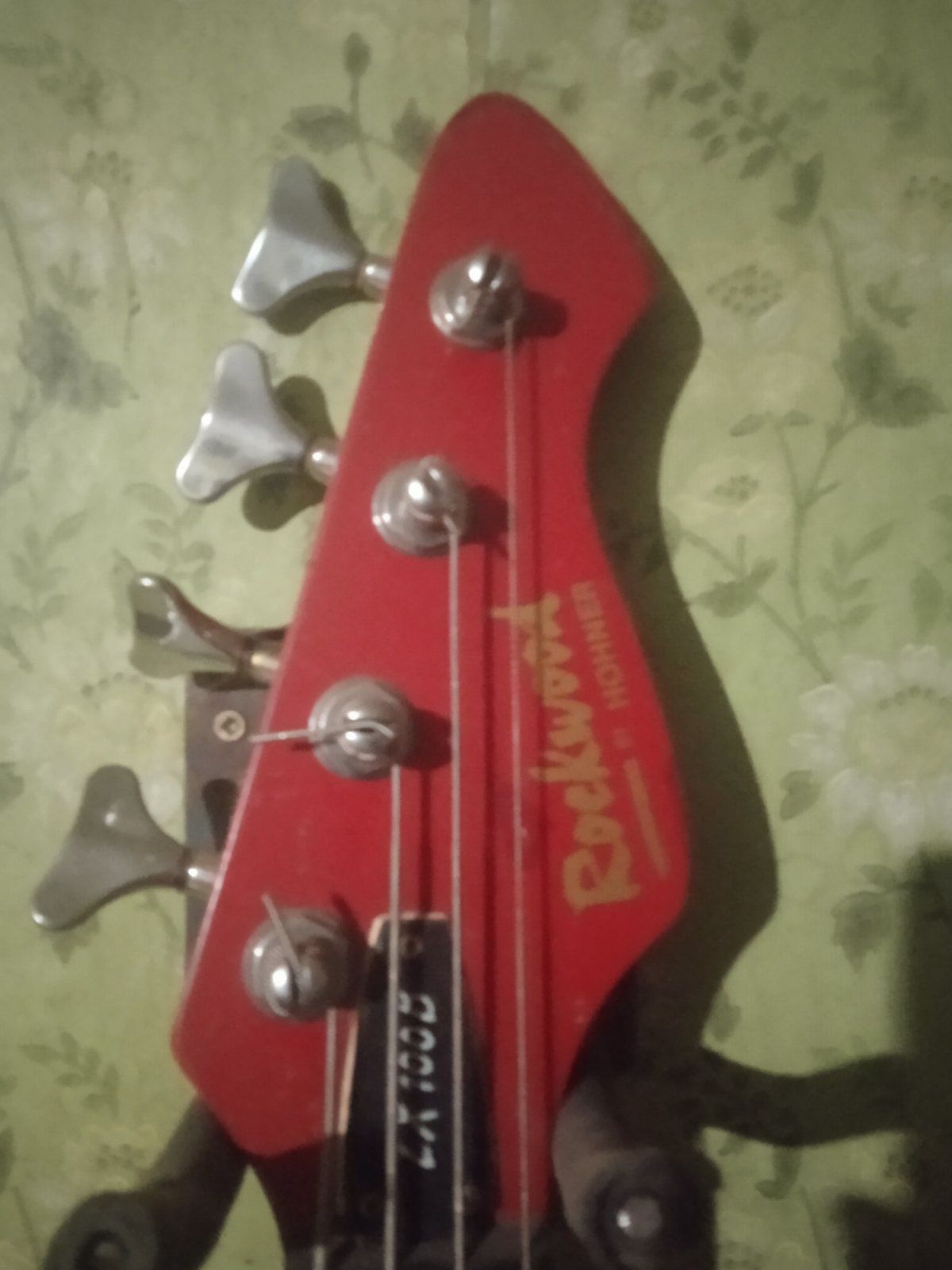 Продам бас-гитару Hohner