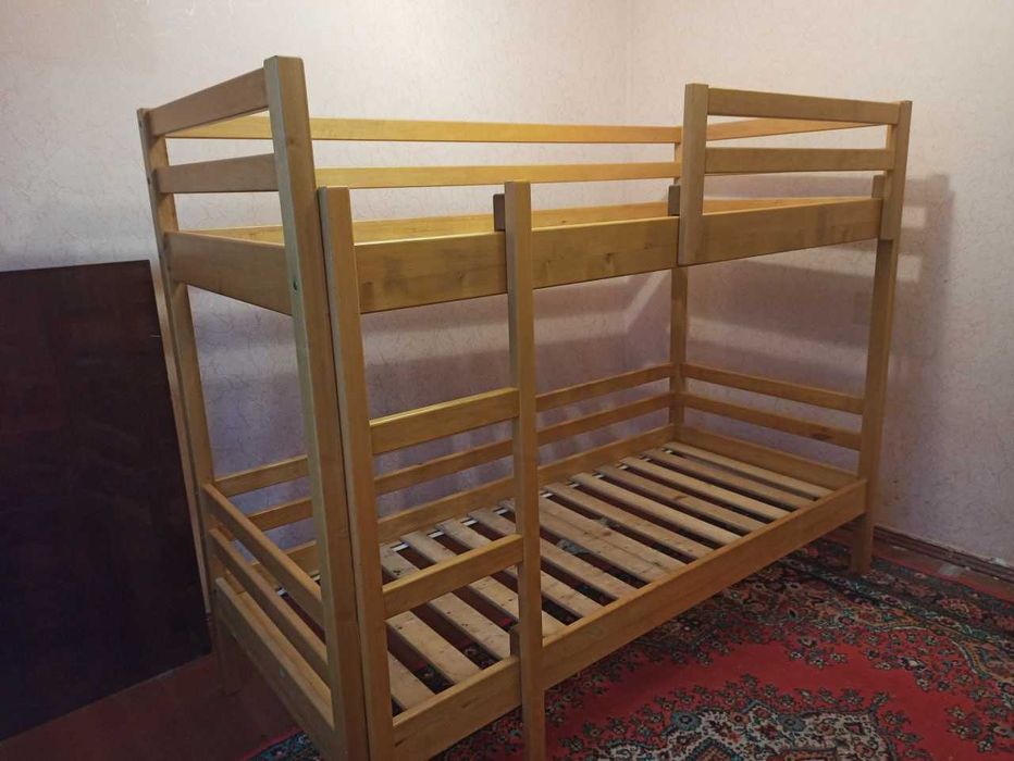 Продам дерев’яне двоярусне ліжко