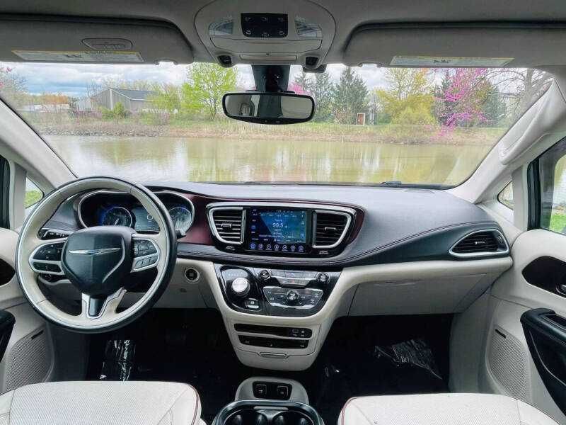 Chrysler Pacifica Limited 2017