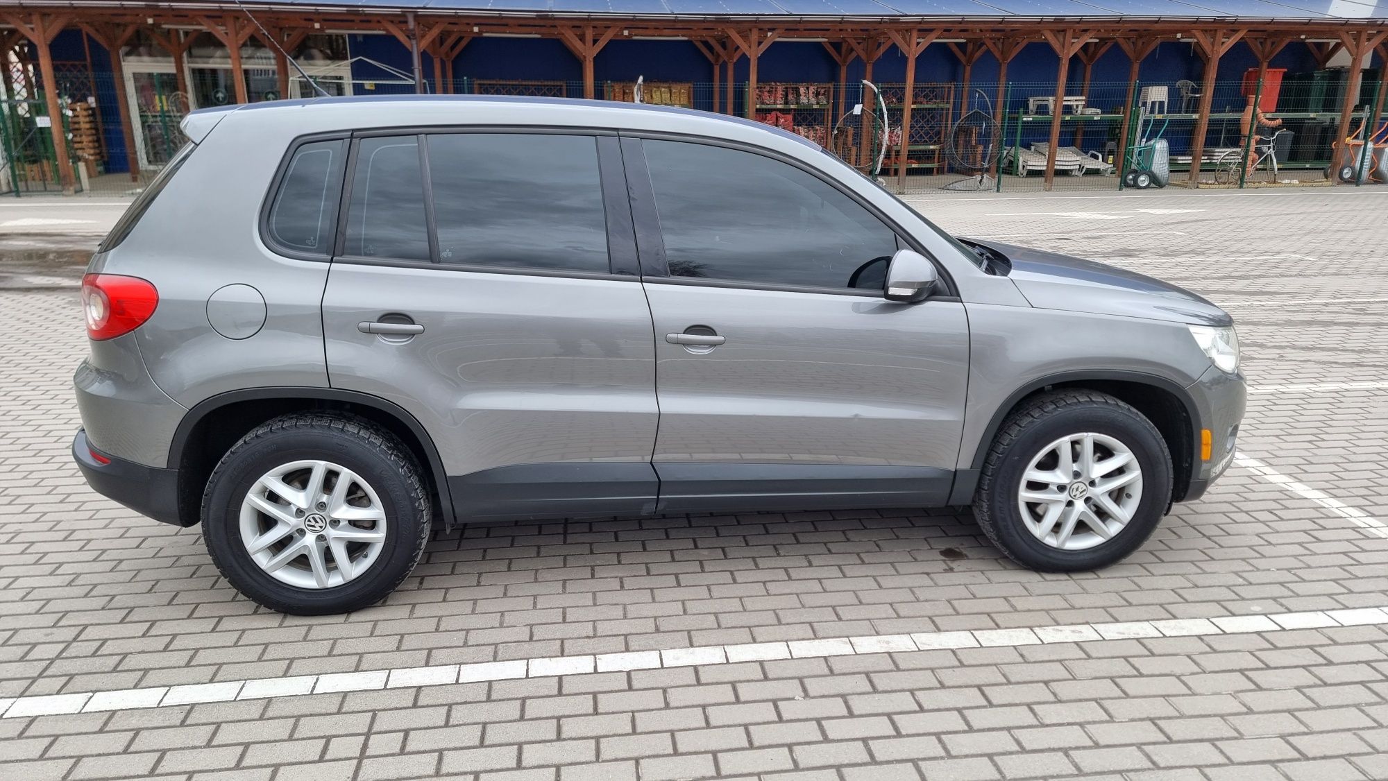 Volkswagen Tiguan 2011 р. 2.0 бензин