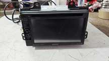 Radio samochodowe kenwood DNX 4250BT uszkodzone