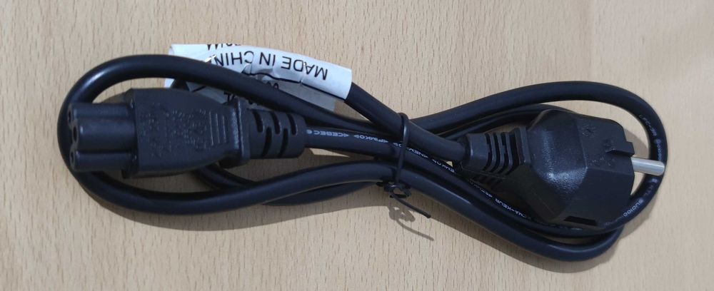 cabo de alimentação IEC C13 (computadores, monitores, impressoras e..)
