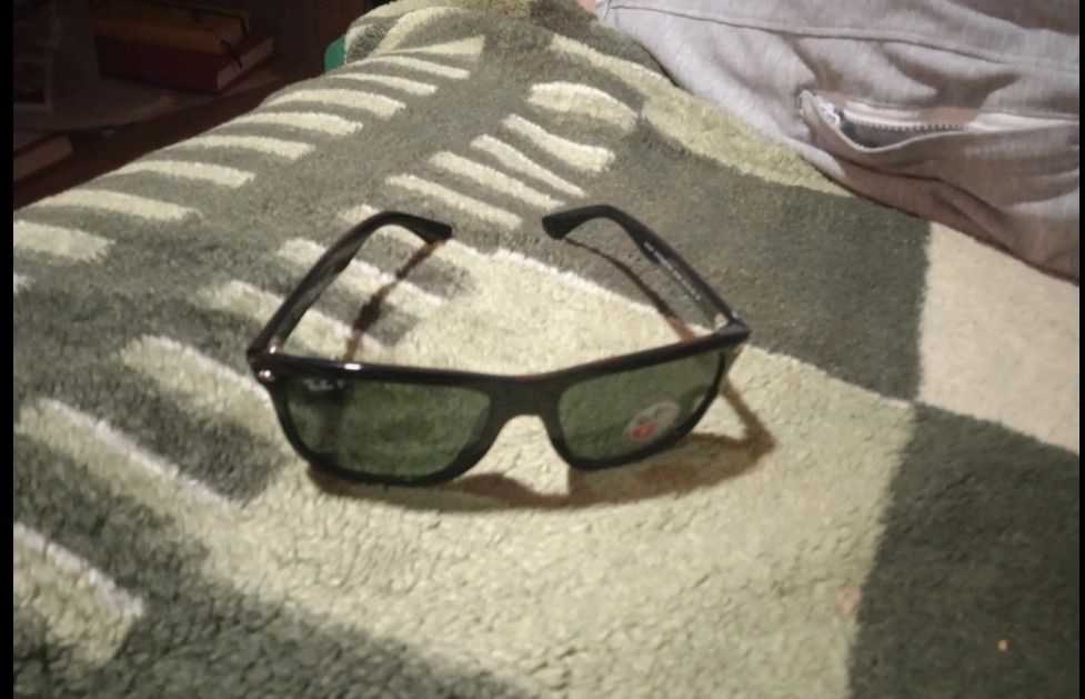 Okulary przeciwsłoneczne firmy Ray Ban