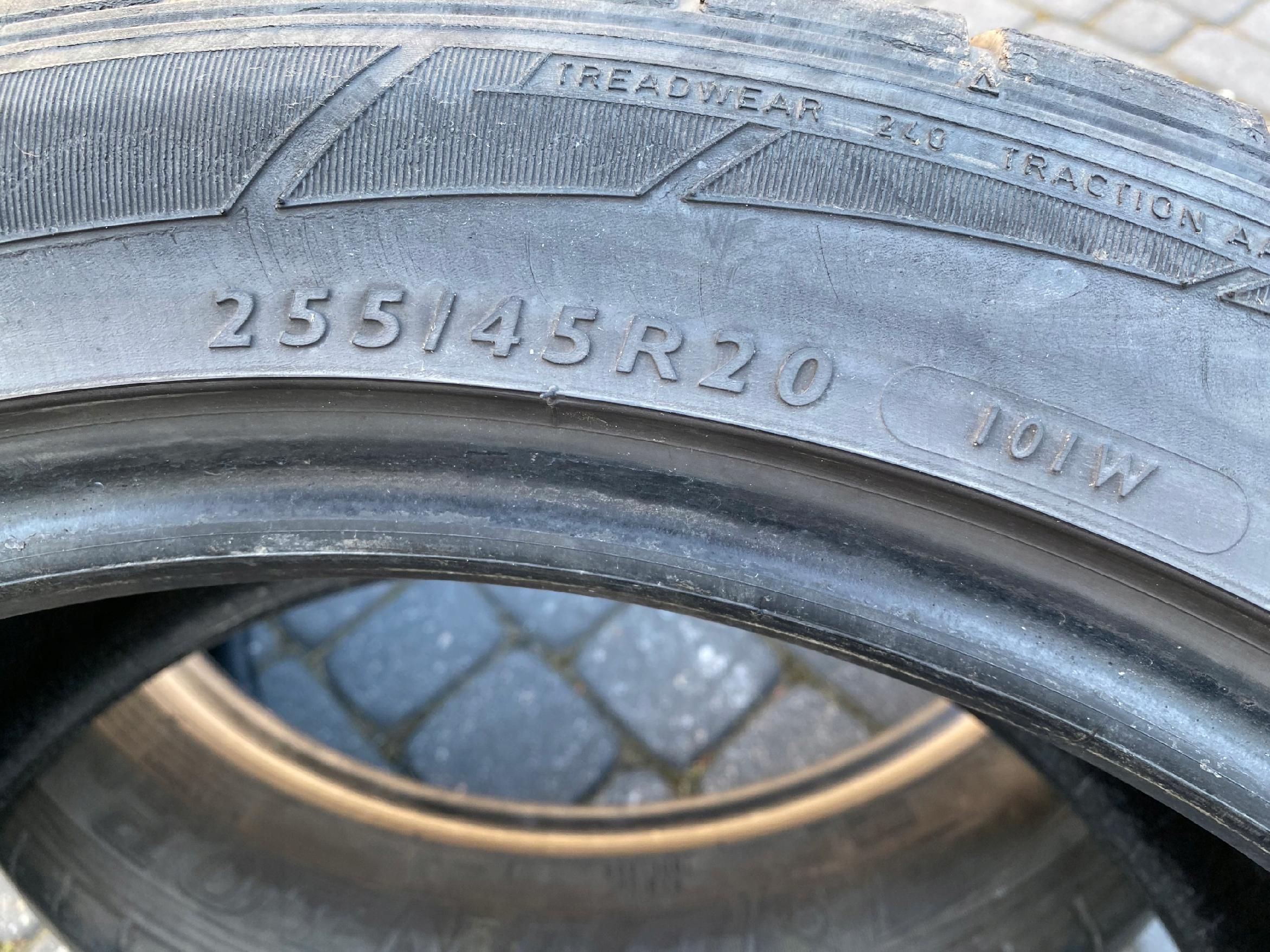 Opony Dunlop SP Sport MAXX GT - 255/45/20