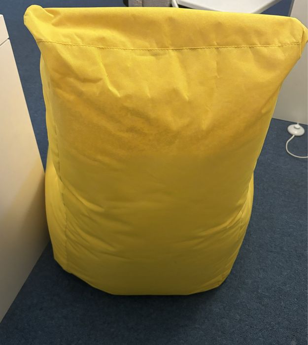 Puff amarelo para exterior ou inteterior